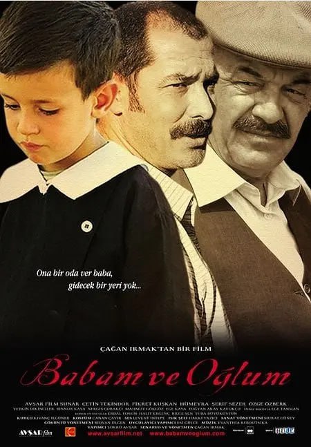 名称：我的父亲，我的儿子 Babam ve Oğlum (2005)描述：无政府主义记者Sadik（菲克雷特·库斯坎 Fikret Kuskan 饰）在一次军事政变当天，因为无法把临盆妻子及时送去医院而导致妻子失血过多去世