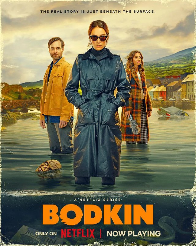 名称：锥镇物语 Bodkin (2024) 【美剧】【喜剧】描述：　　《夏末失踪案》是一部黑色喜剧惊悚片，围绕一群形形色色的播客主播展开，他们要调查三个陌生人在田园般的爱尔兰海滨小镇神秘失踪的真相