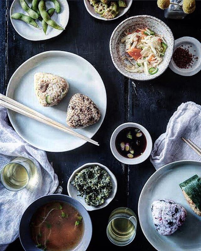 《美食生活》简介：本书系统解析美食生活的核心内容，并结合实用案例帮助读者加深理解