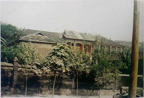 《陪都重庆  》简介：抗日战争时期成为战时首都，是中国西南部的重要城市