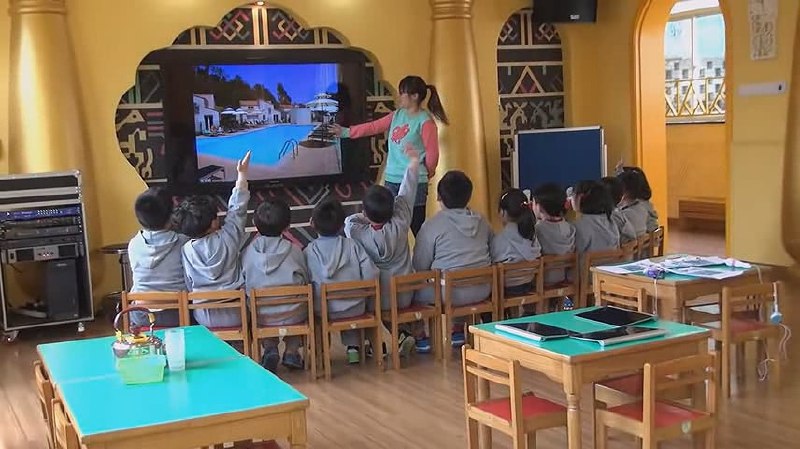 名称：《幼儿园儿童绘本画册620本+教学视频 》简介：幼儿园儿童绘本画册620本+教学视频是一本深入探讨其核心主题的著作，作者通过大量案例分析与深入研究，提供了对相关问题的独特见解