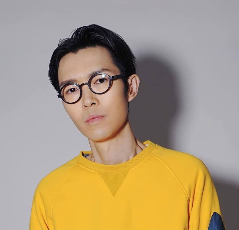 名称：《方大同》简介：此资料仅显示“方大同”，推测可能是方大同的音乐作品合集、演唱会视频或者关于他的采访资料等