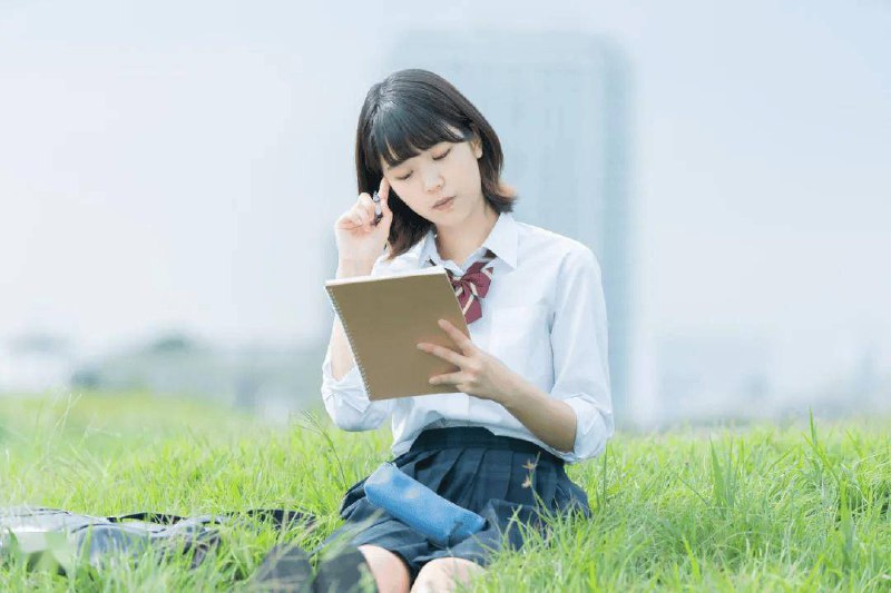 名称：《2025年必读的50本经典好书，让你彻底读懂当下这个时代！》亮点：精选50本经典好书，深度解析时代脉搏，助你掌握未来趋势