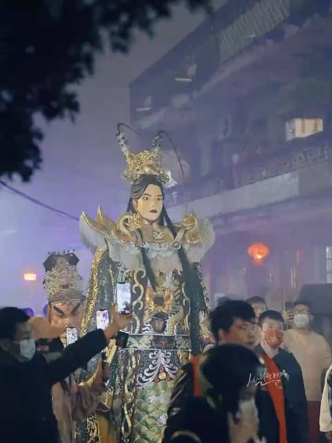 名称：《2025中级经济师-工商（HQ孙晶精讲班+母题班）》亮点：孙晶老师精讲考点，搭配母题班实战演练，助力高效备考2025中级经济师工商科目标签：#中级经济师 #工商管理 #孙晶精讲班 #母题班 #HQ教育更新日期：2025-06-14 02:10:13链接：