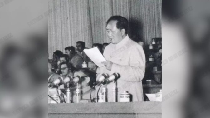 名称：《毛泽东，共产党诞生》简介：该资料聚焦于毛泽东与中国共产党诞生之间的紧密联系