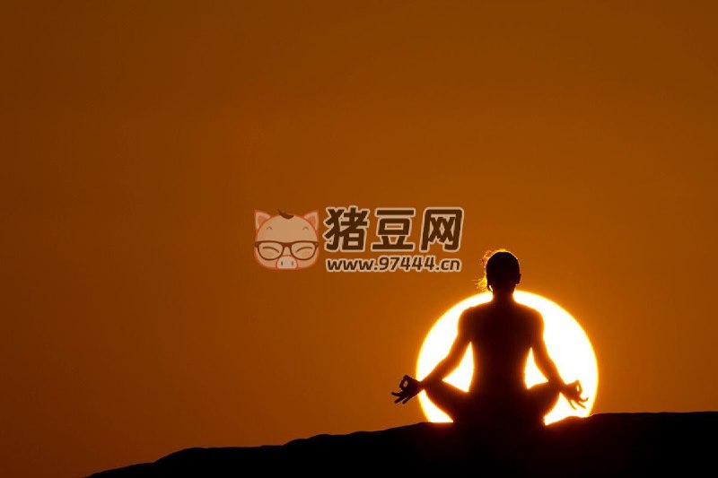 【资料】名称：清新冥想100天 | 简介：《清新冥想100天》是一门覆盖广泛的实用课程，旨在为学员提供从基础到进阶的学习内容，无论是理论知识还是实际操作技巧，都能帮助学员在相关领域中获得深入的理解和应用能力