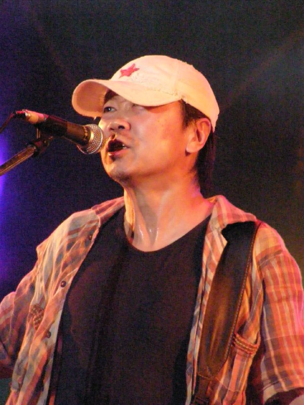 名称：《崔健》亮点：摇滚教父崔健，用音乐打破时代桎梏，点燃一代人的热血与激情