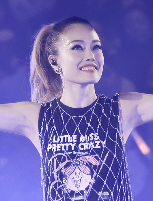 名称：《Joey Yung & Hacken Lee - Joey Yung X Hacken Lee Concert 2015 (Live)》简介：这是容祖儿（Joey Yung）和李克勤（Hacken Lee）于2015年共同举办演唱会的现场录音专辑