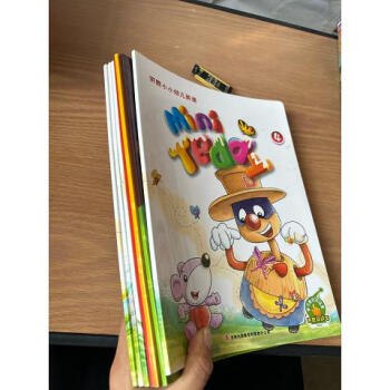 📚名称：《洪恩小小幼儿英语》⭐亮点：专为幼儿设计的趣味英语启蒙，互动游戏与儿歌结合，激发孩子学习兴趣，轻松掌握基础词汇