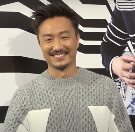 名称：《郑中基》简介：暂不清楚《郑中基》具体所指，可能是郑中基的音乐合集，收录了他不同时期的经典歌曲，像《无赖》《你的眼睛背叛你的心》等，呈现他多样化的音乐风格，从抒情到摇滚，展现其出色的唱功；也可能是关于他的影视资料，记录他在演艺生涯中的精彩瞬间；还可能是相关采访、传记类资料，讲述他的成长历程和娱乐圈经历