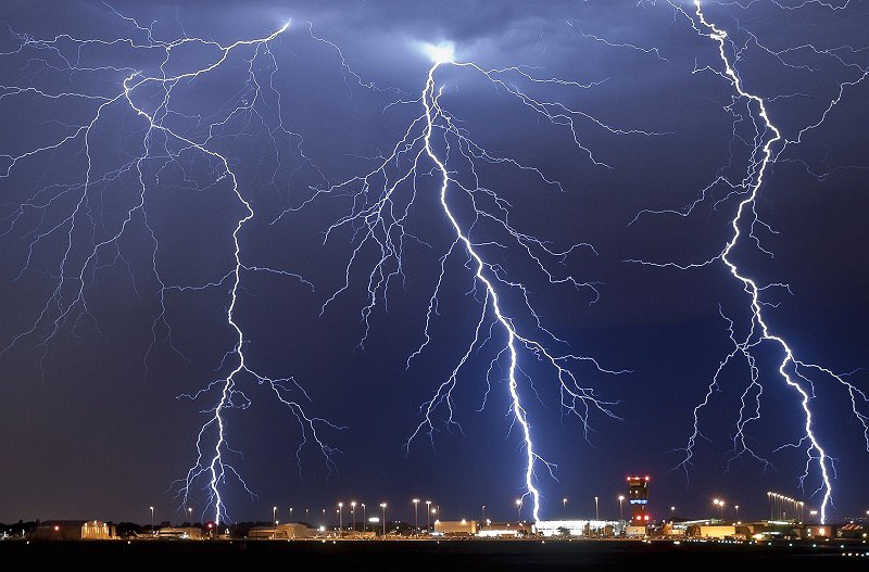 名称：《Thunder》亮点：震撼音效与激烈节奏完美结合，带你体验极致的听觉冲击
