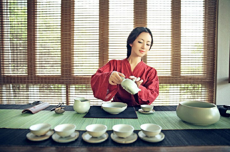名称：《中国茶艺》简介：《中国茶艺》全面介绍了中国茶艺的丰富内涵和独特魅力