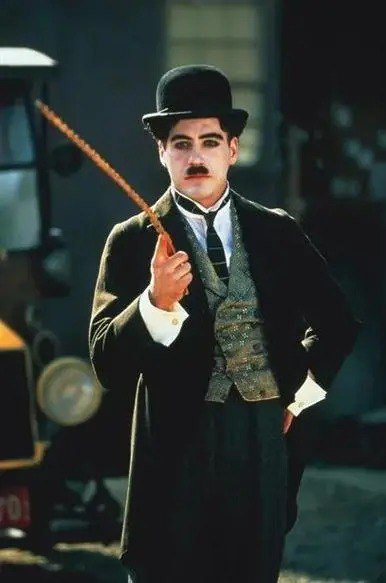 名称：喜剧之王  大师卓别林电影大合集描述：卓别林（Charlie Chaplin）是电影史上最伟大的喜剧大师之一，他的作品以独特的幽默风格和深刻的社会讽刺而闻名