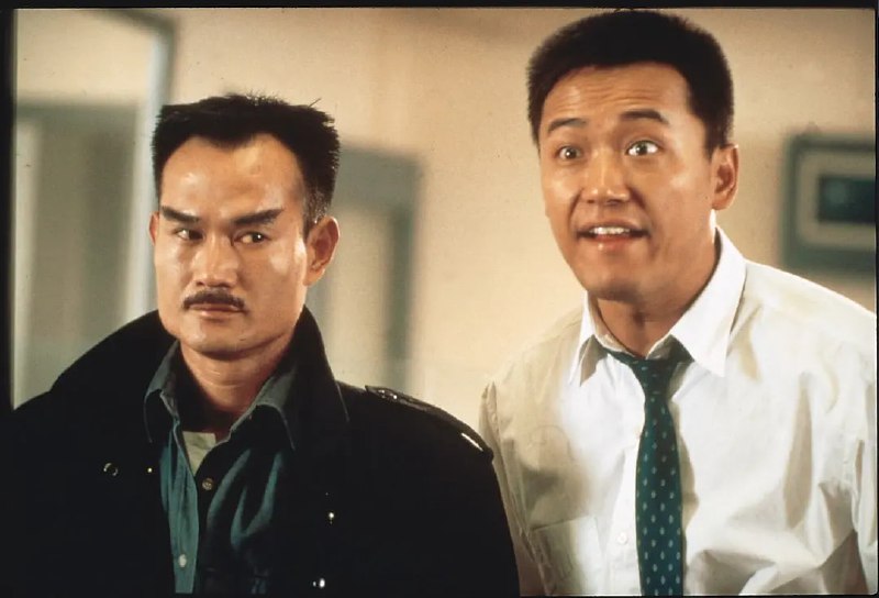 名称：驱魔警察 驅魔警察 (1990)描述：重案组警察在追踪一起贩毒案时遭遇奇怪事件，运毒女子表情呆板、蛮力过人，七八个警察也不能阻止她的前进，最终一辆失控的卡车将该女子撞倒