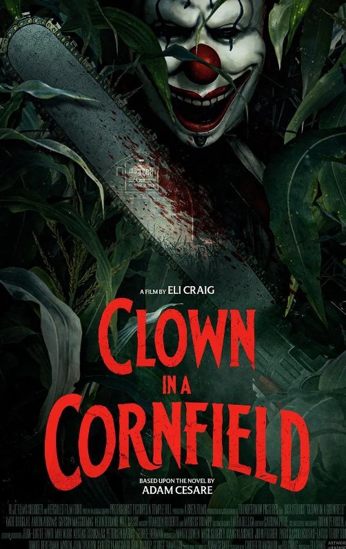 名称：玉米地小丑 Clown in A Cornfield (2025)描述：一个日渐衰落的中西部小镇，曾经是成功象征的小丑弗兰多再次出现，并成为恐怖的祸害