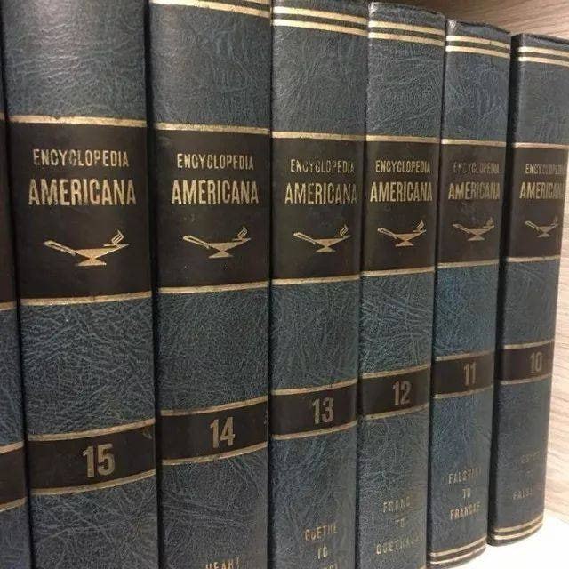 名称：美国百科全书描述：美国百科全书》（Encyclopedia Americana）是一部由Scholastic出版的大型综合性百科全书，共30卷，收录词条广泛，内容涵盖历史、地理、人物、科技等各个领域