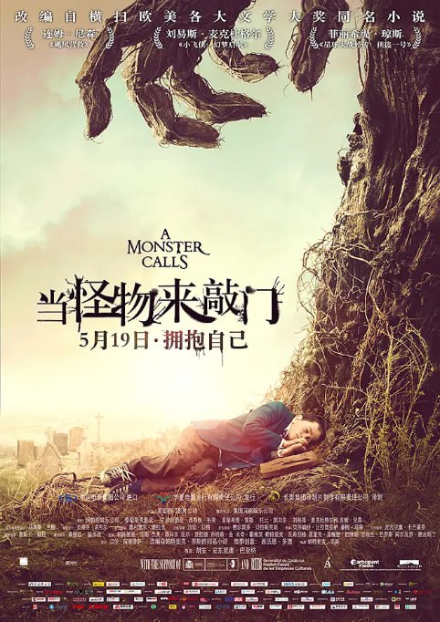 名称：[当怪物来敲门][2016][国英多音轨][1080P蓝光][8.2G]描述：少年康纳(刘易斯・麦克杜格尔 饰)因母亲(西格妮・韦弗 饰)患癌濒临崩溃，夜晚被巨树怪物(连姆・尼森 配音)唤醒，听其讲述三个隐喻故事