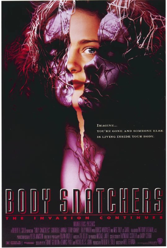 名称：异形基地 Body Snatchers (1993)  1080P蓝光  英语中字描述：恐怖事件接二连三地在某军事基地发生，外星生物在人们熟睡的时候正大批侵入人体和大脑，进而毁灭人类……玛蒂和弟弟跟随从事环保工作的爸爸来到一个军事基地，调查那里的化学污染情况，恐怖之事从此接踵而来