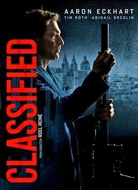 名称：机密行动 Classified (2024)描述：导演: 罗伊·雷内 编剧: 鲍勃·德罗萨 主演: 艾伦·艾克哈特 / 蒂姆·罗斯 / 阿比盖尔·布雷斯林 / 马特·霍金斯 / 金·德隆基 / 更多... 类型: 动作 / 惊悚 制片国家/地区: 保加利亚 语言: 英语 上映日期: 2024-09-19(科威特) / 2024-10-22(美国) 又名: 绝命杀手 / 杀手有情 IMDb: tt27714840 剧情简介 一名资深的中央情报局杀手一直通过报纸的分类广告栏接收订单，但现在他失散多年的女儿，一名英国 M16 分析师，追踪到他，并透露他的中央情报局老板已死去多年