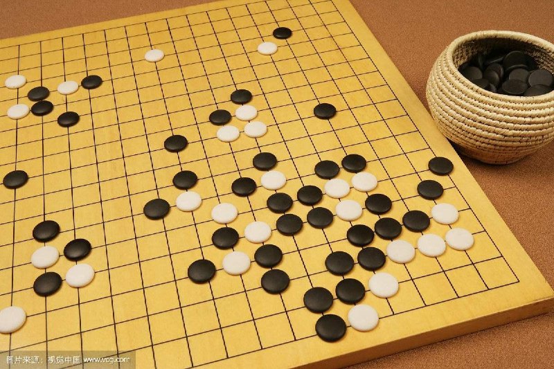 名称：《极简围棋课》带你入门 让零基础小白轻松高效学会围棋[mp4]描述：围棋是一项能综合提升逻辑思维、专注力、大局观的游戏