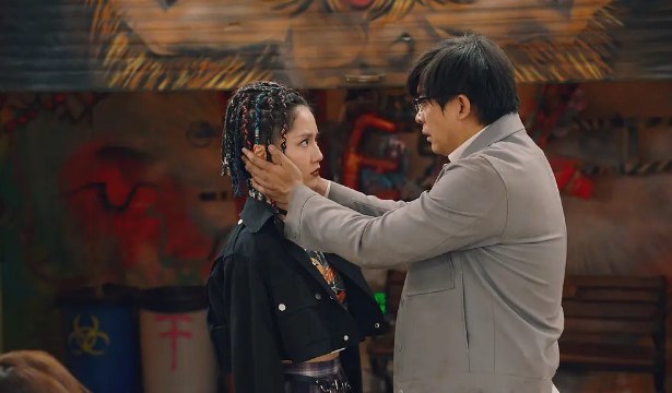 资源标题：破事精英（2022）S01-S02 季合集 国语喜剧片   资源描述：破事部曾经是万兽集团最没存在感的部门