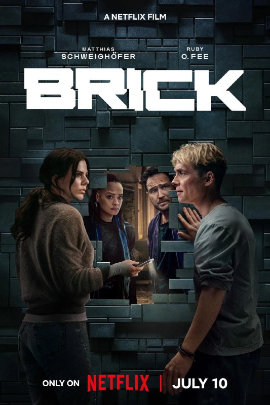 名称：砖墙谜攻 Brick (2025) [1080P] [内封多国字幕]描述：公寓楼一夜之间被一堵神秘砖墙包围，蒂姆和奥莉薇娅必须与警惕的邻居们联合起来才能逃出生天