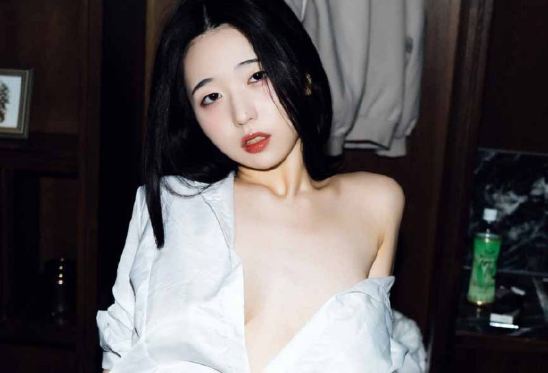 《韩国纯欲网红YeonWoo 超清 图集+视频 合集》韩国纯欲网红YeonWoo超清图集与视频合集，展现甜美与性感的完美融合️ #YeonWoo  #纯欲风  #网红合集  #超清图集  #视频合集 2025-08-14 23:23:12🔗 