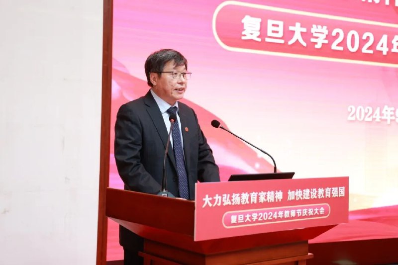 《2024级职称内科学》紧扣2024考纲新变，融合临床思维与应试技巧，资深专家精析高频考点与疑难病例，助力高效通关