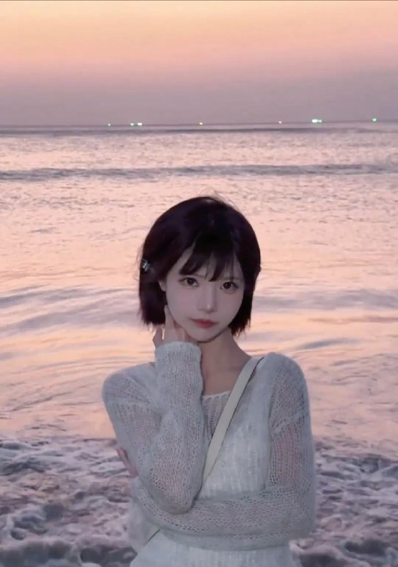 《河野华up主》河野华up主以独特的创意和幽默风格，带给你不一样的视频体验，内容涵盖生活、娱乐和科技，轻松又充满惊喜