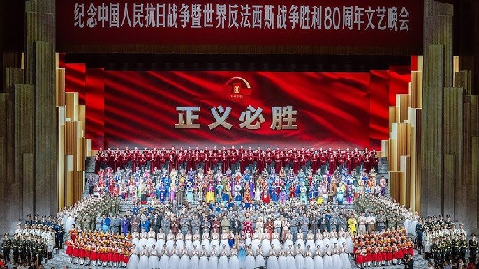 《九三阅兵 80周年文艺晚会》气势磅礴的阅兵场景与精彩纷呈的文艺表演交相辉映，展现强军风采与爱国情怀