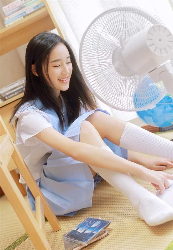 《混血少女白丝写真》混血少女纯美出镜，白丝搭配尽显清甜气质，多风格场景打造视觉盛宴
