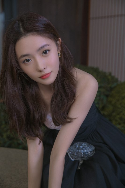 《刘浩存写真壁纸》清新灵动，捕捉刘浩存独特魅力，每一张都充满青春气息️ #刘浩存写真 #刘浩存壁纸 #明星壁纸 #高清写真 2025-08-10 23:31:29🔗 