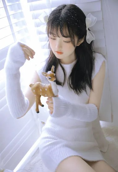 《美女写真少女纯欲系私房！》纯欲风少女私房写真，朦胧光影勾勒灵动瞬间，自然神态与私密氛围交织，尽显温柔治愈魅力