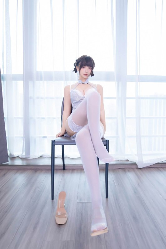 《神楽坂真冬 -  白丝雪糕兔女郎》纯白丝袜搭配兔女郎造型，甜美与性感完美融合，神楽坂真冬展现极致诱惑️ #神楽坂真冬 #白丝雪糕兔女郎 #COSPLAY 2025-06-28 13:52:53🔗 