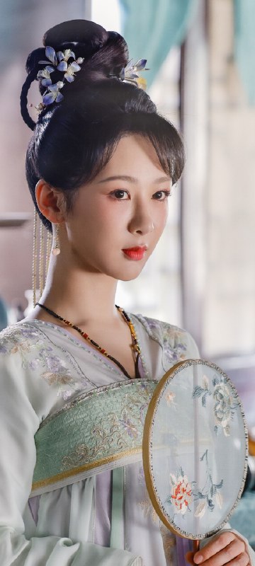 《杨紫壁纸合集长相思小夭&玟小六》杨紫双角色惊艳演绎，小夭温柔似水，玟小六灵动可爱，壁纸合集展现多样魅力！️ #杨紫 #长相思 #小夭 #玟小六 #壁纸合集 2025-06-30 03:01:12🔗 
