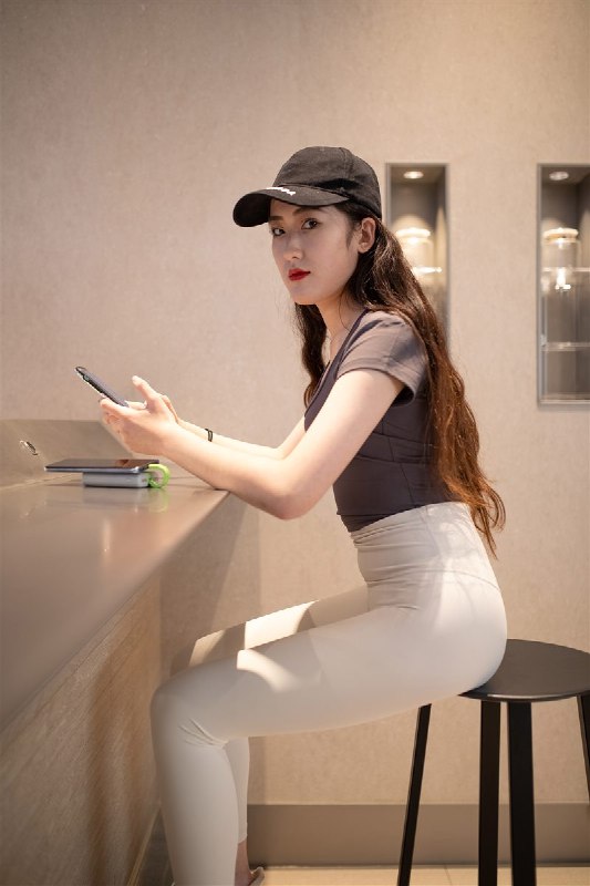 《精选街拍作品 凯恩公爵作品 - 运动女孩》活力四射的运动女孩，捕捉街头瞬间的动感与自信️ #街拍 #运动女孩 #凯恩公爵作品 #摄影精选 2025-07-02 14:19:53🔗 