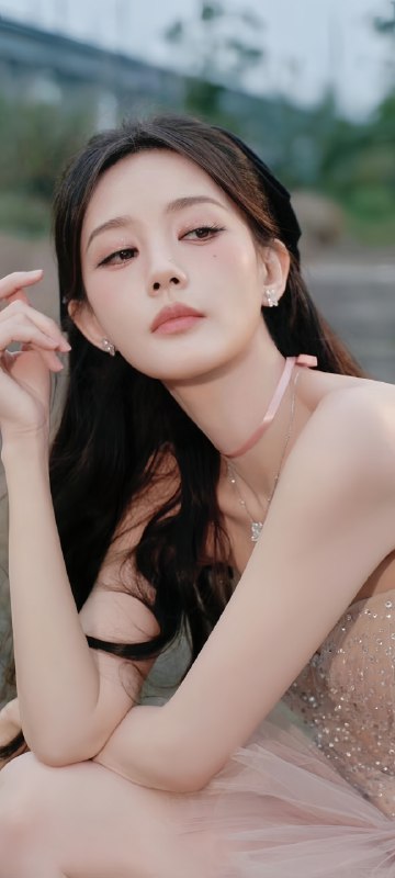 《爱豆壁纸李一桐写真壁纸》李一桐清新甜美写真，高清画质展现灵动气质，解锁手机屏幕的绝佳选择️ #李一桐  #爱豆壁纸  #写真壁纸 2025-07-16 23:30:40🔗 