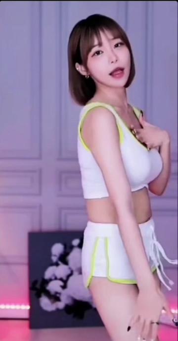 《舞蹈韩国美女网红主播BJ热舞舞蹈跳舞超清合集》韩国美女网红主播BJ带来超清热舞合集，舞姿性感火辣，节奏感十足，让你一饱眼福！️ #韩国热舞 #BJ主播 #舞蹈合集 #网红直播 #超清视频 2025-07-05 02:21:23🔗 