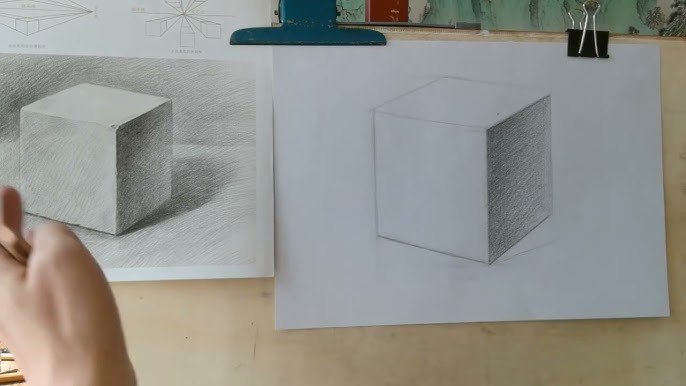 《素描初级》从零开始轻松学素描，涵盖基础技法与实用案例，适合新手快速上手，培养观察力和表现力
