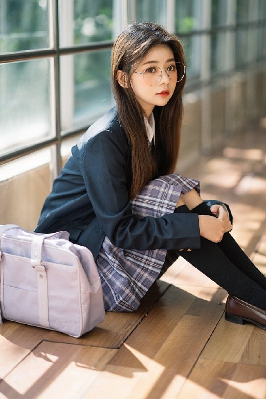 《校花jk制服写真》清纯校花演绎JK制服魅力，甜美笑容与青春气息完美融合，每一帧都是心动瞬间️ #JK制服 #校花写真 #青春校园 #甜美风 #摄影作品 2025-06-27 05:19:37🔗 