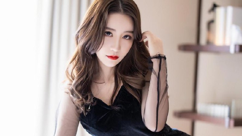 《渣男壁纸丨美女壁纸，顶级美女分享》精选高清美女壁纸，每日更新顶级颜值，手机电脑都能用，让你的屏幕焕然一新