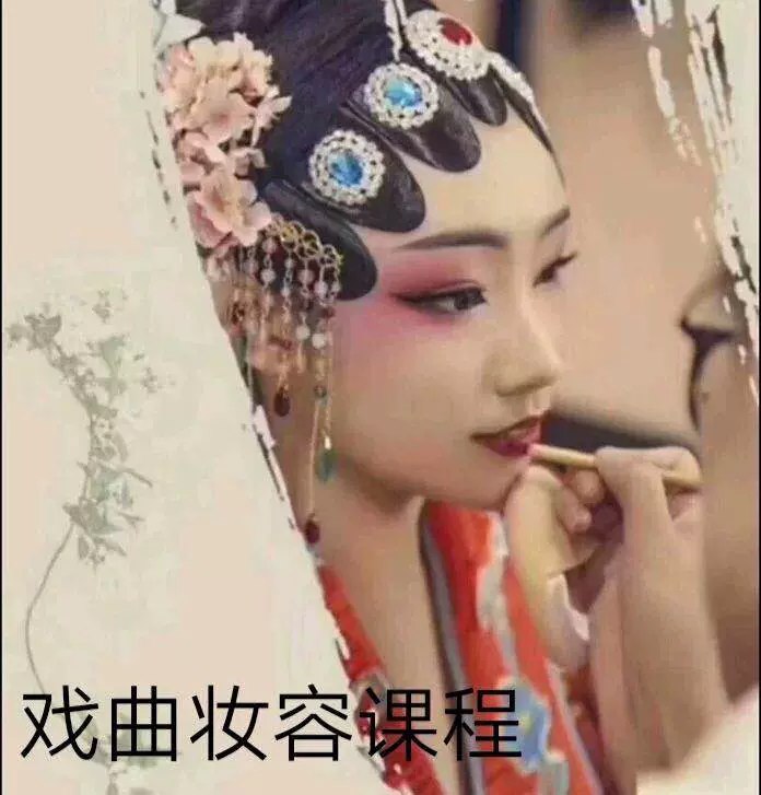 《徐曼古装》徐曼一袭古装惊艳亮相，衣袂飘飘尽显东方韵味，典雅造型与精致细节完美融合，仿佛穿越千年而来的画中仙