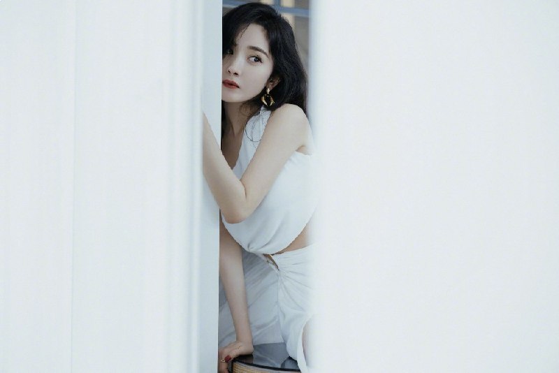 名称：《爱豆壁纸丨杨幂写真壁纸 》亮点：杨幂绝美写真壁纸，高清画质展现女神魅力，每一张都是视觉盛宴标签：#杨幂壁纸  #爱豆写真  #明星壁纸  #高清美图更新日期：2025-06-22 03:51:46链接：