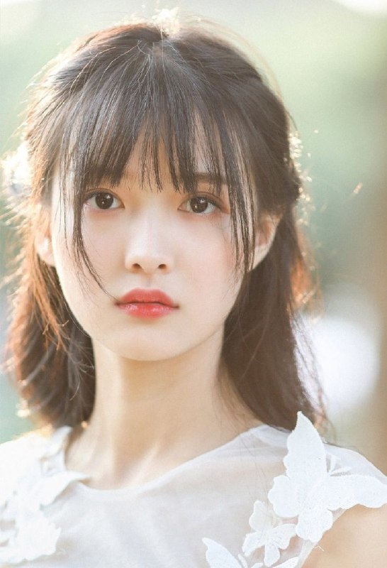 《美女‘’美女写真 》展现女性魅力与自信，捕捉每一个动人瞬间，呈现绝美视觉盛宴️ #美女写真 #美女写真集 #摄影艺术 #时尚大片 #视觉艺术 2025-07-11 03:18:03🔗 