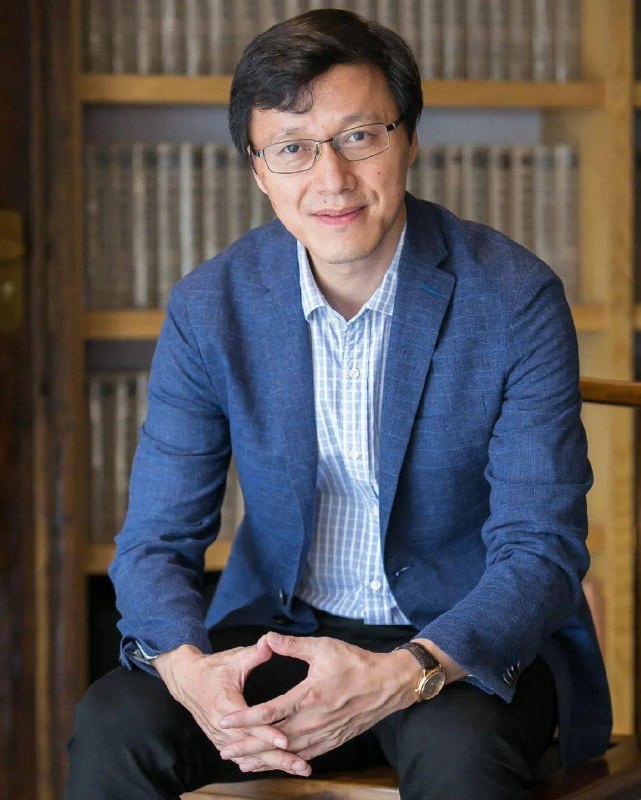 《北大杨立华教授讲庄子哲学》杨立华教授以哲学视角深入解析庄子，揭示其超越世俗的智慧，语言生动易懂，适合大众提升思辨能力