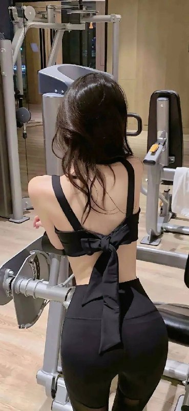 《渣男壁纸丨绝品美腿美背写真》性感美腿与迷人美背的完美结合，展现极致诱惑️ #性感写真 #绝品美腿 #美背诱惑 #渣男壁纸 #写真推荐 2025-07-16 01:28:57🔗 