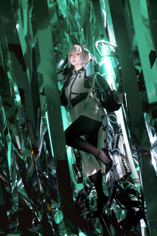 《极品写真-纸悦Etsu_ko – 少女前线 PA-15 高校心跳物语》纸悦Etsu_ko完美演绎PA-15高校制服造型，清新俏皮中带着一丝心动，将战术人形的日常魅力展现得淋漓尽致