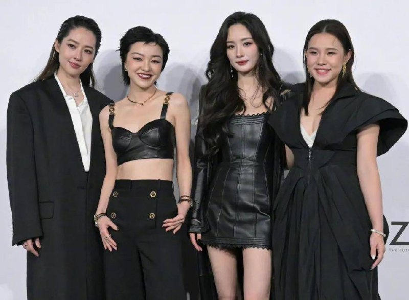 《这性感身材，吊打一线女星》性感身材惊艳全场，比一线女星更吸睛，自信魅力无人能挡️ #性感身材 #这性感身材吊打一线女星 #时尚潮流 2025-06-30 03:18:51🔗 