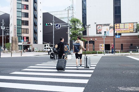 《日本街拍实景》捕捉日本街头时尚与生活瞬间，真实呈现潮流与文化的完美融合️ #日本街拍 #日本街拍实景 #时尚摄影 #街头文化 #小红书热门 2025-07-22 01:55:50🔗 