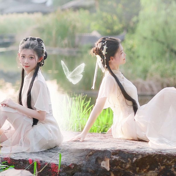 《古风少女玉足写真》展现古风少女的优雅与柔美，玉足特写尽显东方韵味，每一帧都如诗如画️ #古风写真 #玉足特写 #古风少女 #艺术摄影 #小红书热门 2025-08-12 23:50:34🔗 